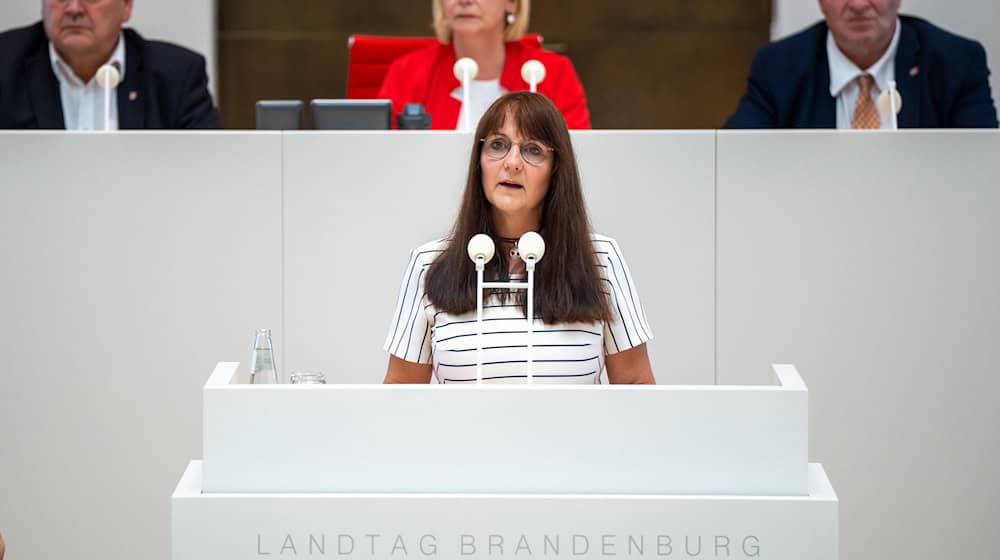 Hält den Nachtragshaushalt für die richtige Option: Brandenburgs Finanzministerin Katrin Lange (Archivbild). / Foto: Soeren Stache/dpa