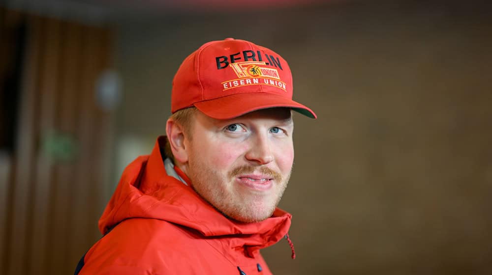 Rapper Finch schrieb seinen ersten Sprechgesang in der Schule. / Foto: Jens Kalaene/dpa