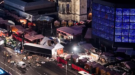 Bei dem Anschlag auf den Weihnachtsmarkt auf dem Breitscheidplatz raste der Islamist Anis Amri mit einem Lastwagen in eine Menschenmenge. Kurz vor Weihnachten 2016 stellte ihn dann der italienische Polizist Luca Scatà. (Archivbild) / Foto: picture alliance / Bernd von Jutrczenka/dpa