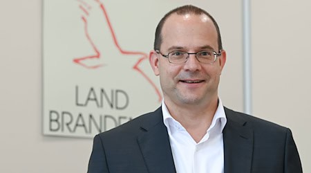 Kulturstaatssekretär Tobias Dünow ist auch der Landesbeauftragte für Angelegenheiten der Sorben/Wenden. / Foto: Jens Kalaene/dpa-Zentralbild/ZB