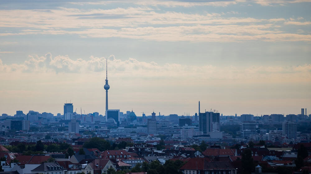 Etwas weniger Sonne und Hitze bringen die nächsten Tage für die Haupstadtregion. (Symbolbild) / Foto: Christoph Soeder/dpa