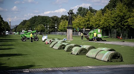 Über zwei Wochen nach dem EM-Finale ist die Strecke auf der Staße des 17. Juni noch immer gesperrt. Wann rollt der Verkehr hier wieder? (Archivbild) / Foto: Hannes P. Albert/dpa