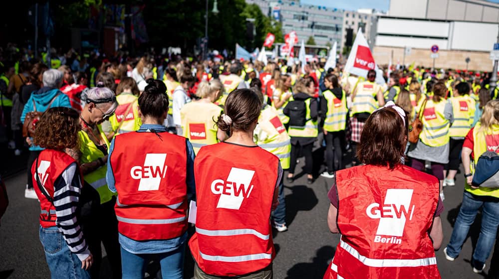 Die Gewerkschaften Verdi und GEW haben in Berlin zu Warnstreiks in kommunalen Kitas aufgerufen. / Foto: Fabian Sommer/dpa