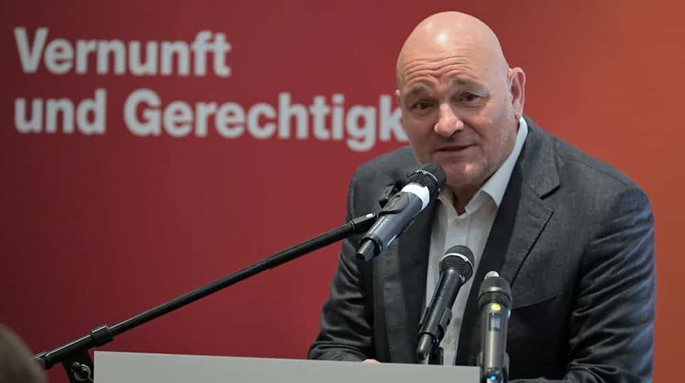 Das Bündnis Sahra Wagenknecht (BSW) liegt in Brandenburg laut Umfragen fast gleichauf mit den großen Volksparteien (Archivbild). / Foto: Michael Bahlo/dpa