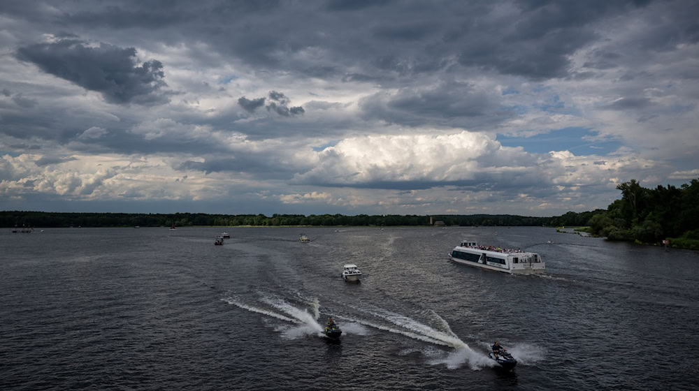 Wolken und knapp 30 Grad gibt es in Berlin und Brandenburg. (Symboloptik)  / Foto: Monika Skolimowska/dpa