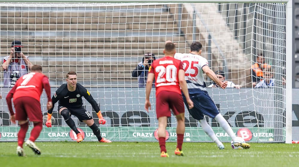 Auch in der neuen Spielzeit will Herthas Tabakovic wieder viele Treffer bejubeln. / Foto: Andreas Gora/dpa