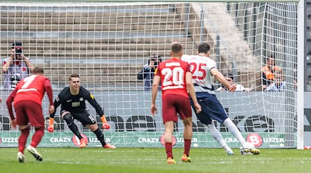 Auch in der neuen Spielzeit will Herthas Tabakovic wieder viele Treffer bejubeln. / Foto: Andreas Gora/dpa