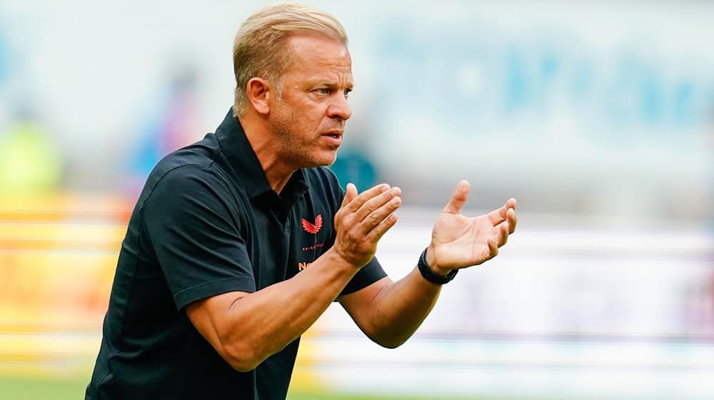 Trainer Markus Anfang vom 1. FC Kaiserslautern hielt sich mit Blick auf mögliche Neuzugänge bedeckt. / Foto: Uwe Anspach/dpa