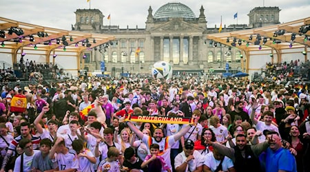 Während der Fußball-EM in Berlin kam es zu zehn rechtsextremistischen und rassistischen Vorfällen. (Archivbild) / Foto: Christoph Soeder/dpa