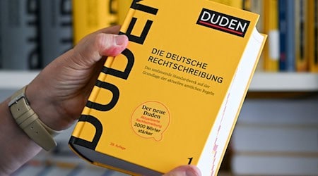 Der neue Duden enthält 3000 zusätzliche Begriffe. / Foto: Jens Kalaene/dpa