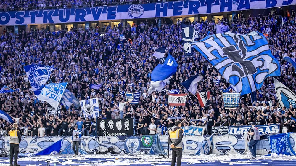 Auch die Fans dürften auf eine Fortsetzung der guten Hertha-Ergebnisse gegen Paderborn hoffen. / Foto: Andreas Gora/dpa