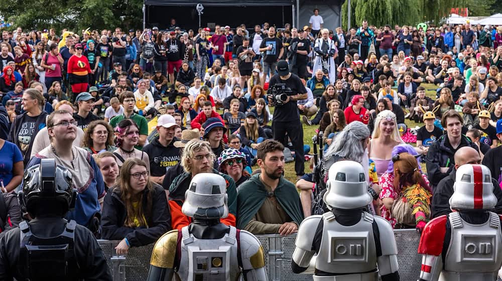 Fantasy-Fans und Comic-Liebhaber feiern beim Elbenwald-Festival in Cottbus. / Foto: Frank Hammerschmidt/dpa