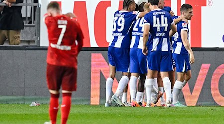 Am Ende eines turbultenden Spiels in Kaiserslautern durften die Gäste von Hertha BSC jubeln. / Foto: Uwe Anspach/dpa