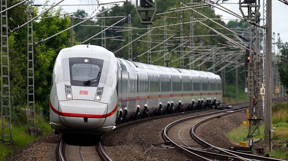 Ein ICE 4 auf der Schnellfahrstrecke von Hamburg nach Berlin. (Symbolbild) / Foto: Soeren Stache/dpa