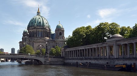 Die Kolonnaden auf der Berliner Museumsinsel bekommen im Sommer eine Bar. (Symbolbild) / Foto: Sven Braun/dpa