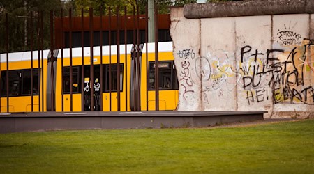 An der Gedenkstätte Berliner Mauer an der Bernauer Straße ist die zentrale Berliner Gedenkveranstaltung zum Jahrestag des Mauerbaus geplant. (Archivfoto) / Foto: Paul Zinken/dpa