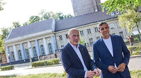 Wegner und Saleh werben für Zusammenhalt / Foto: Joerg Carstensen/dpa