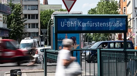 Die Kinder wollten sich auf eine Bank setzen und wurden von einem Mann beleidigt. (Archivbild) / Foto: Paul Zinken/dpa