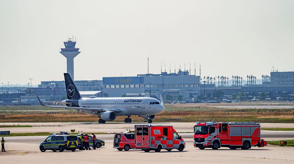 Nach einer Störaktion am Frankfurter Flughafen gibt es Durchsuchungen bei der Letzten Generation. (Archivild)  / Foto: Andreas Arnold/dpa