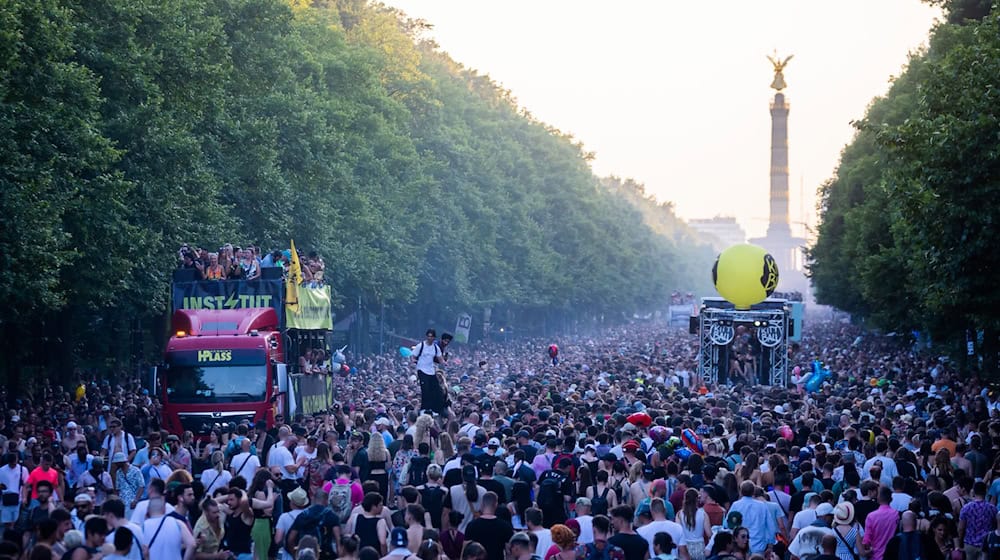 Die Technoparade «Rave The Planet» soll auch 2025 durch Brelin ziehen. (Archivbild)   / Foto: Christoph Soeder/dpa