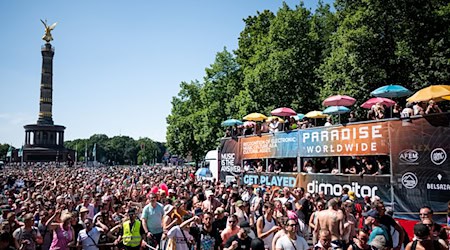 Tausende Menschen feierten im vergangenen Jahr bei «Rave the Planet» in Berlin. / Foto: Fabian Sommer/dpa