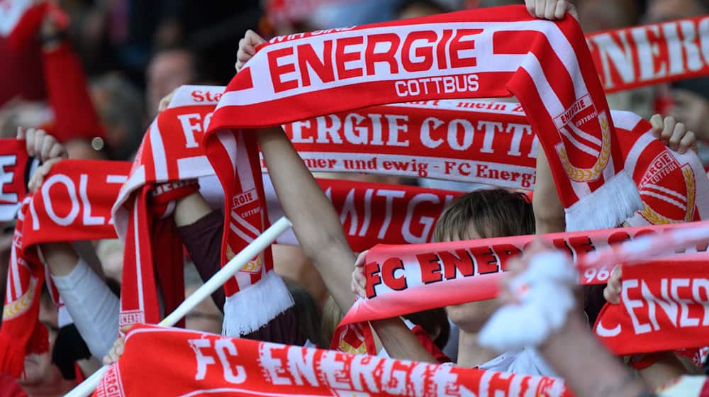 Das Auftaktspiel in der 3. Liga verlief für Cottbus dramatisch.  / Foto: Robert Michael/dpa