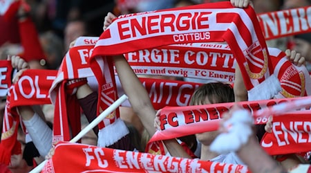 Das Auftaktspiel in der 3. Liga verlief für Cottbus dramatisch.  / Foto: Robert Michael/dpa