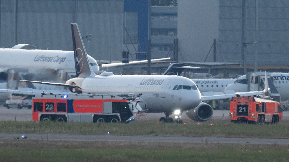 Die Passagiere blieben unverletzt. / Foto: Boris Roessler/dpa