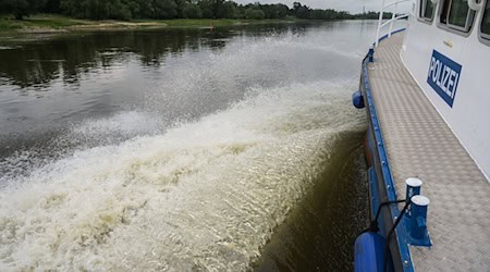 Die Wasserschutzpolizei musste in Brandenburg zu zahlreichen Einsätzen ausrücken. (Symbolbild) / Foto: Heiko Rebsch/dpa