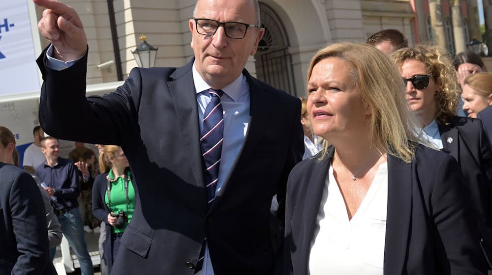 Kritisiert Kurs von SPD-Bundesinnenministerin Nancy Faeser: Brandenburgs SPD-Ministerpräsident Dietmar Woidke. (Archivbild) / Foto: Michael Bahlo/dpa