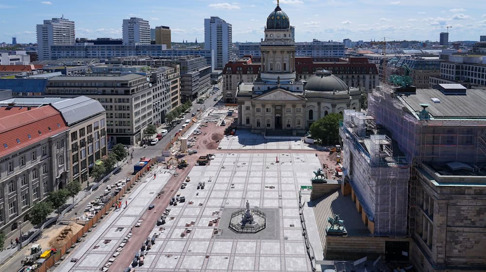 Trotz der Baustelle am Gendarmenmarkt findet das Young Euro Classic wieder im Konzerthaus Berlin statt. (Archivbild) / Foto: Soeren Stache/dpa