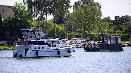 Auf Berlins Gewässern sind immer mehr Boote unterwegs.  / Foto: Bernd von Jutrczenka/dpa