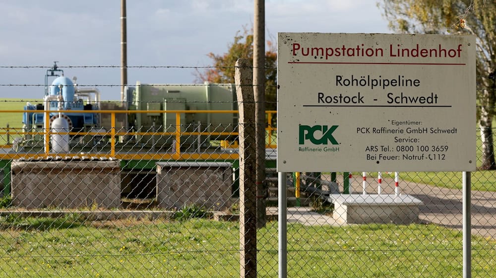 Zwei Klimaaktivisten stehen in Neubrandenburg wegen Angriffen auf Pumpstationen einer Ölleitung vor Gericht. / Foto: Bernd Wüstneck/Deutsche Presse-Agentur GmbH/dpa