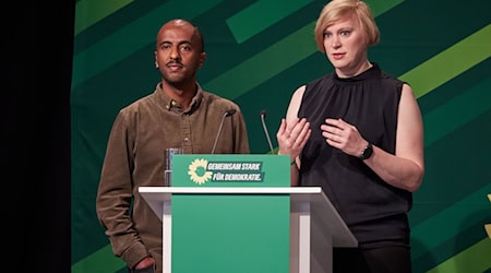 Nach Ansicht der Berliner Grünen muss sich die Partei in der Bundesregierung nun stärker bei den Themen Klimaschutz, Menschenrechte und soziale Gerechtigkeit durchsetzen. (Archivbild) / Foto: Jörg Carstensen/dpa