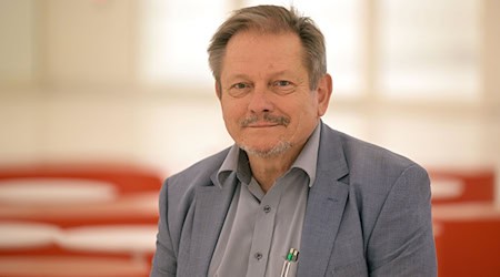 Landeswahlleiter Josef Nußbaum erinnert daran, die Briefwahlunterlagen rechtzeitig zurückzuschicken. (Archivbild) / Foto: Michael Bahlo/dpa