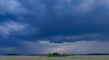 Bis zu 33 Grad in Berlin und Brandenburg: Gewitter und Sturmböen können vor allem im Westen Brandenburgs auftreten. (Archivbild) / Foto: Patrick Pleul/dpa