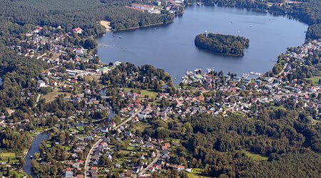 Bei einem Unfall auf dem Werlsee sind drei Menschen verletzt worden. (Symbolbild) / Foto: Soeren Stache/dpa-Zentralbild/dpa