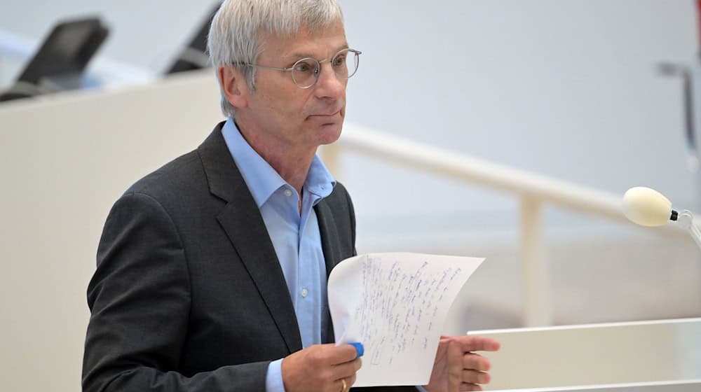 Kritisiert die Brandmauer anderer Parteien: AfD-Fraktionschef Hans-Christoph Berndt (Archivbild). / Foto: Michael Bahlo/dpa