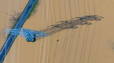 In Österreich entspannt sich die Hochwasser-Lage nur langsam. / Foto: Christoph Reichwein/dpa