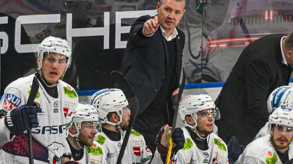 Eisbären-Coach Aubin war nach dem starken Start seines Teams in die neue DEL-Saison rundum zufrieden. / Foto: Armin Weigel/dpa