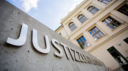 Im Landgericht in Potsdam soll am Freitag ein Urteil im Prozess um die getötete Lehrerin gesprochen werden. (Symbolbild) / Foto: Christoph Soeder/dpa