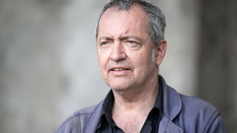 Rainald Grebe spricht darüber, wie er die Stimmung auf dem Land erlebt / Foto: Hannes P. Albert/dpa