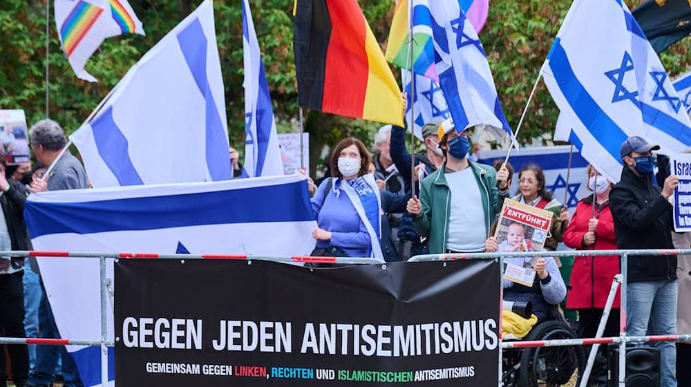 Zahlreiche Demonstrationen zum Palästina-Konflikt sind zum Jahrestag des Hamas-Überfalls in Berlin geplant. (Archivbild) / Foto: Annette Riedl/dpa