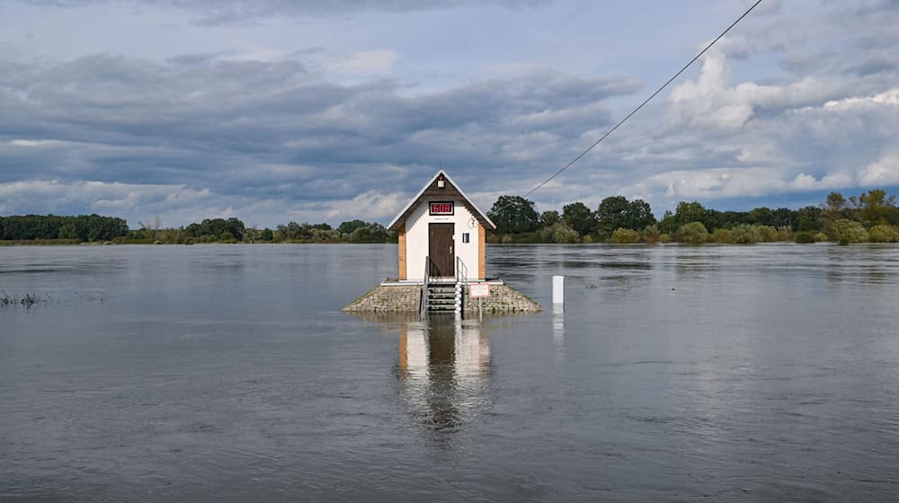 Trotz fallender Pegelstände bleibt Hochwasserlage angespannt