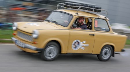 USA-Tour mit Hindernissen: Mit einem Trabant 601 hat Jan-Erik Nord aus Berlin Spenden für die Forschung an der seltenen Schmetterlingskrankheit gesammelt. / Foto: Jan Woitas/dpa