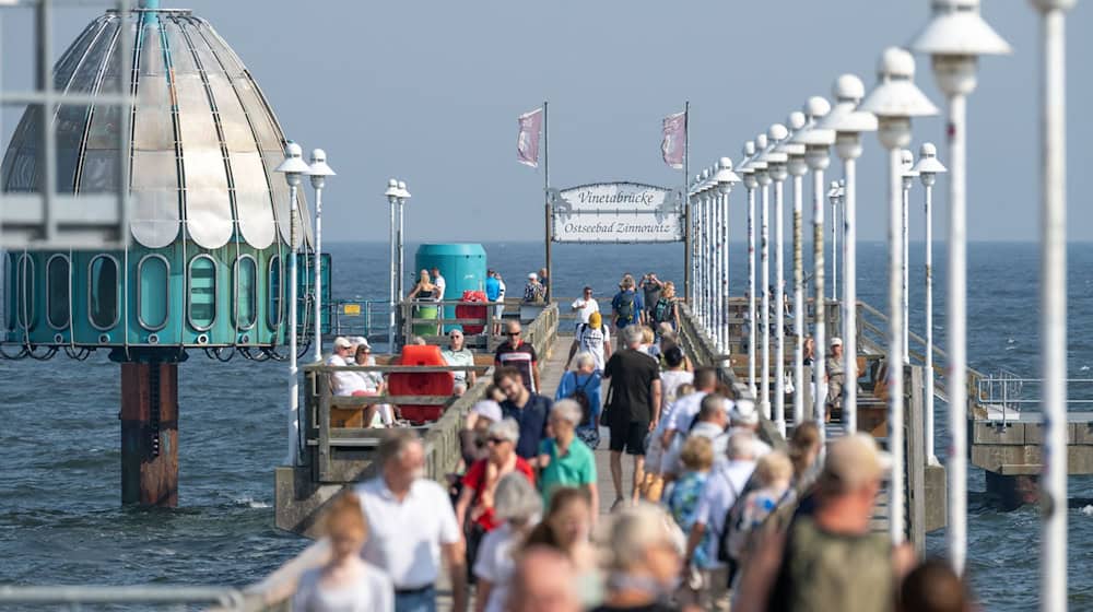 Die Seebrücke auf Zinnowitz wurde 2021 Schauplatz eines aufsehenerregenden Unfalls, der nun vor Gericht landet. / Foto: Stefan Sauer/dpa