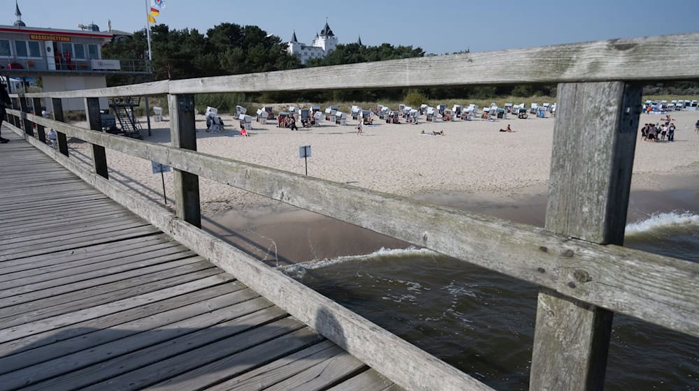 Wegen des Sturzes ihres Kindes von der dortigen Seebrücke wollte eine Brandenburgerin Geld von der Gemeinde Zinnowitz. (Archivbild) / Foto: Stefan Sauer/dpa