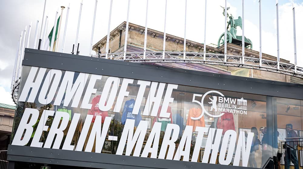 Das Marathon-Ziel ist auch am Sonntag am Brandenburger Tor. / Foto: Fabian Sommer/dpa