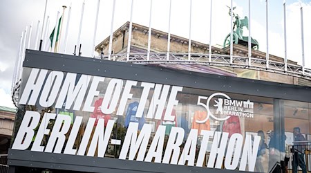 Das Marathon-Ziel ist auch am Sonntag am Brandenburger Tor. / Foto: Fabian Sommer/dpa