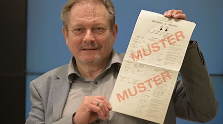 Bisher haben laut Brandenburgs Landeswahlleiter Josef Nußbaum rund 356.000 Wahlberechtigte einen Antrag auf Briefwahl gestellt. / Foto: Michael Bahlo/dpa